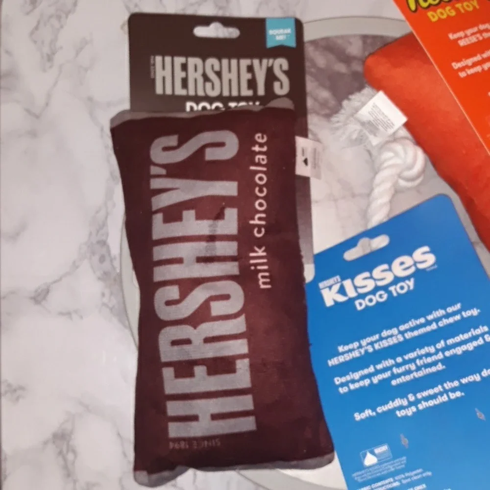 Hershey's Squeaky Dog Toys Bundle 3pc Reese's Kisses‎ Milk Chocolate Plush Rope